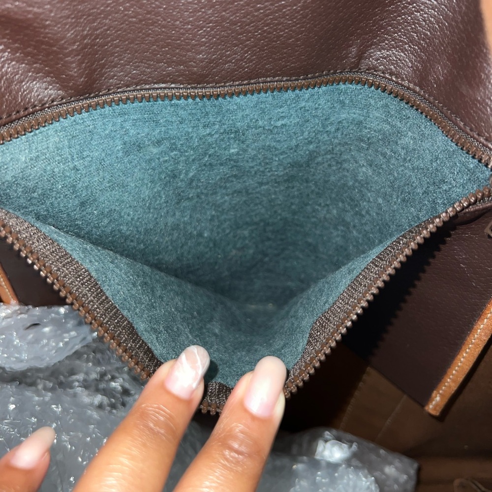 Beautiful Authentic Celine tote - Picture 4 of 13